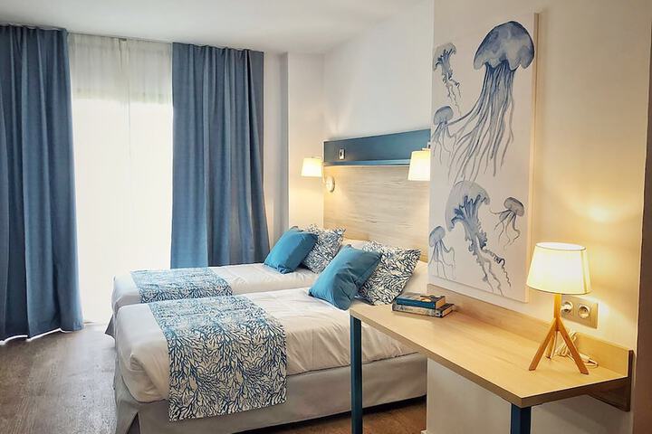 Room 14 of 90