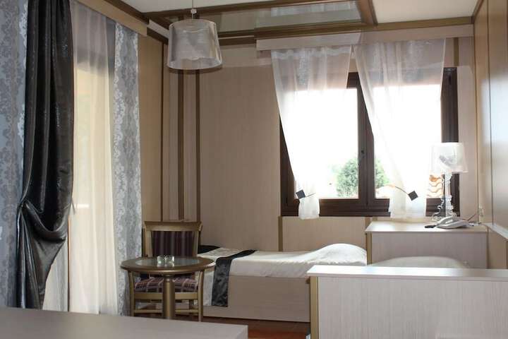 Room 16 of 66