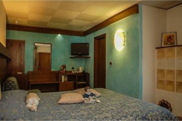 Room 9 of 29