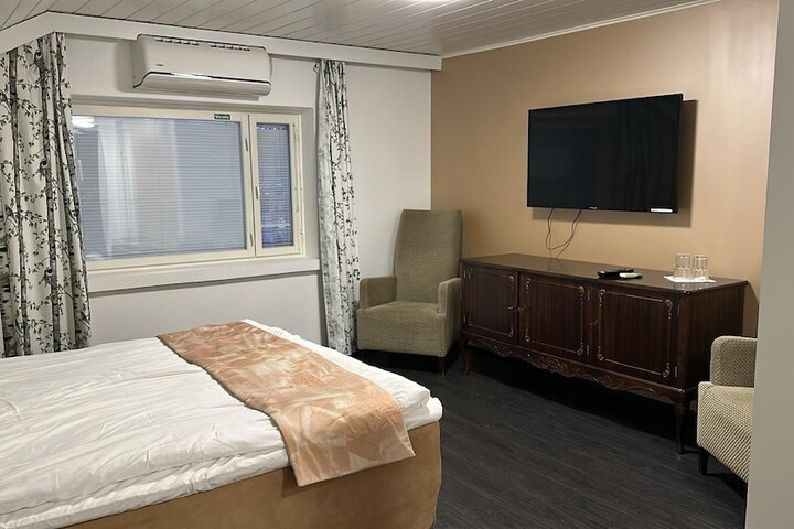 Room 5 of 13
