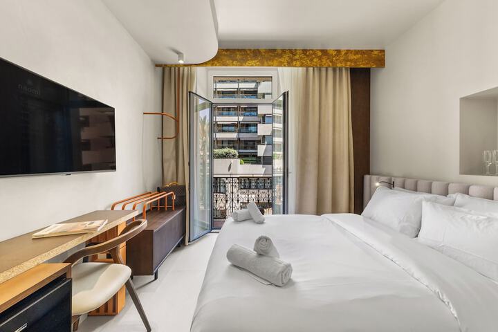 Room 51 of 102