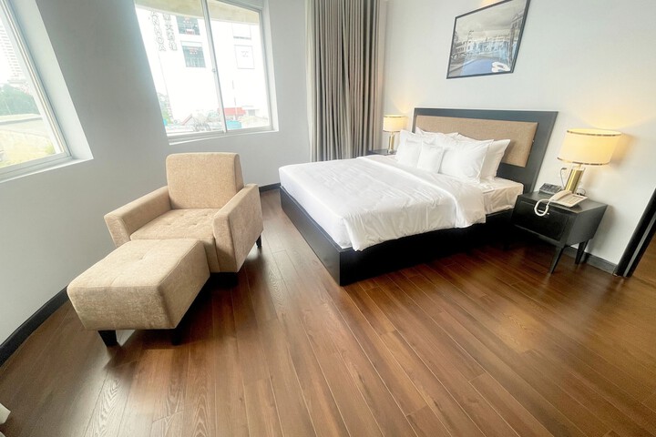 Room 3 of 20