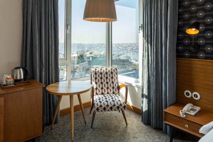 Room 28 of 61