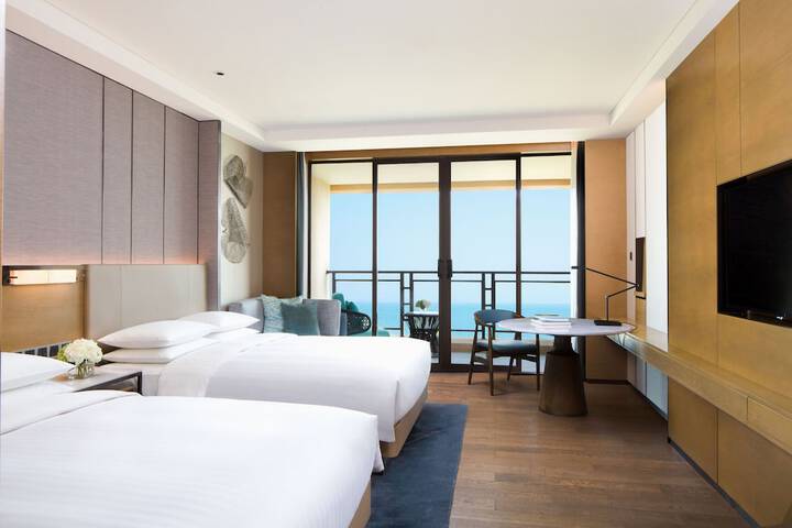 Room 32 of 81
