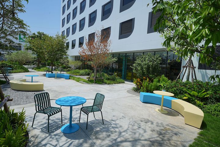 Hotel Exterior 73 of 75