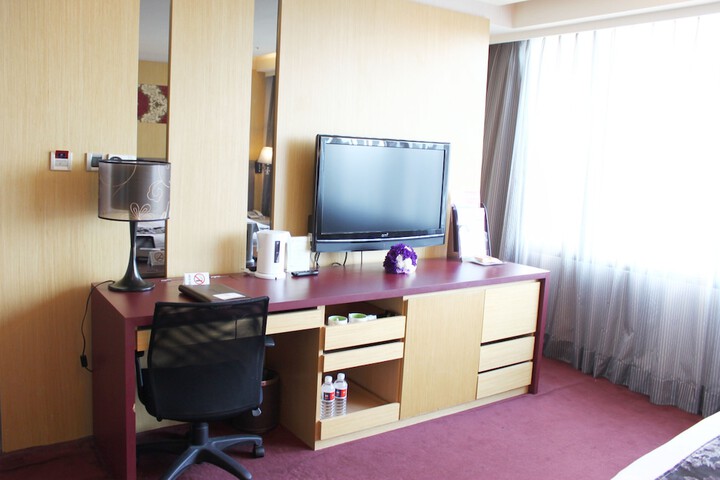 Room 8 of 97