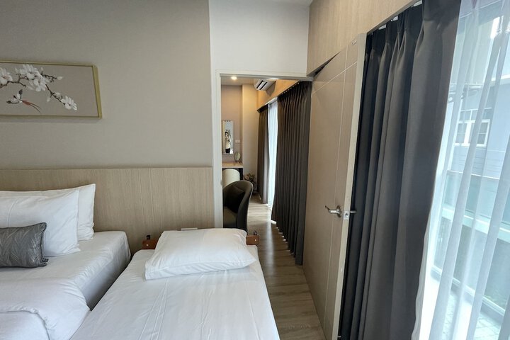 Room 6 of 27