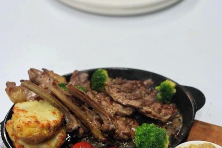 Dining 65 of 76
