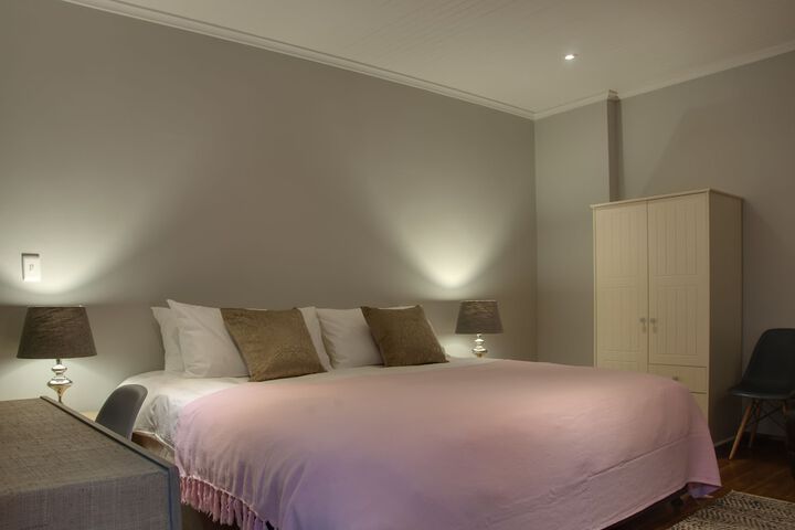 Room 4 of 170