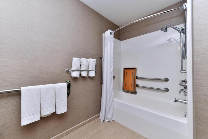 2 Double Beds Standard Mobility Accessible Tub (4 of 15)