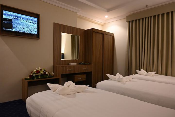 Room 4 of 8