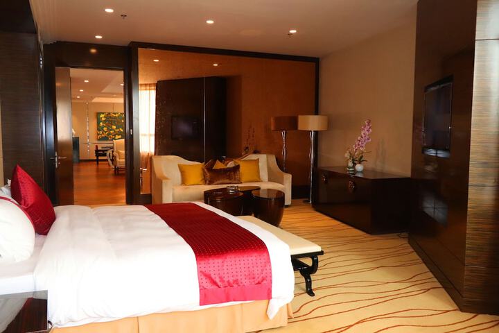 Room 17 of 107