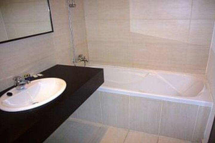 Room 5 of 73