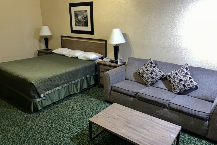 Room 6 of 81