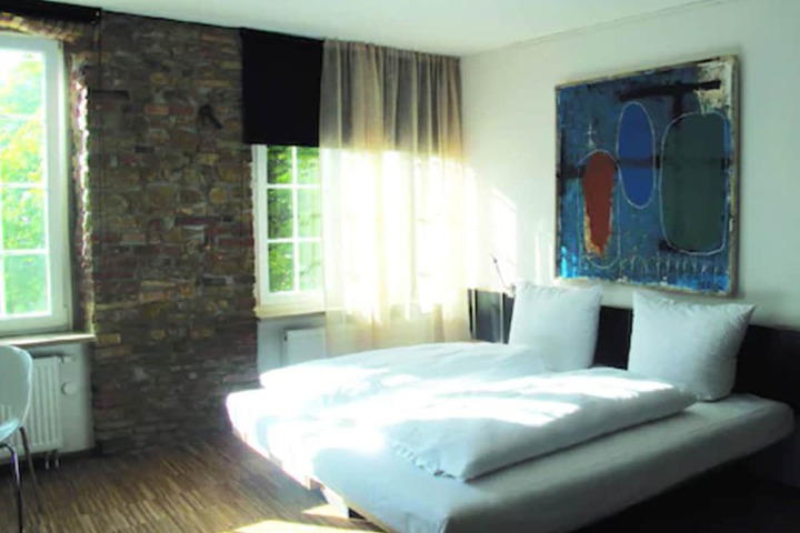 Room 6 of 42