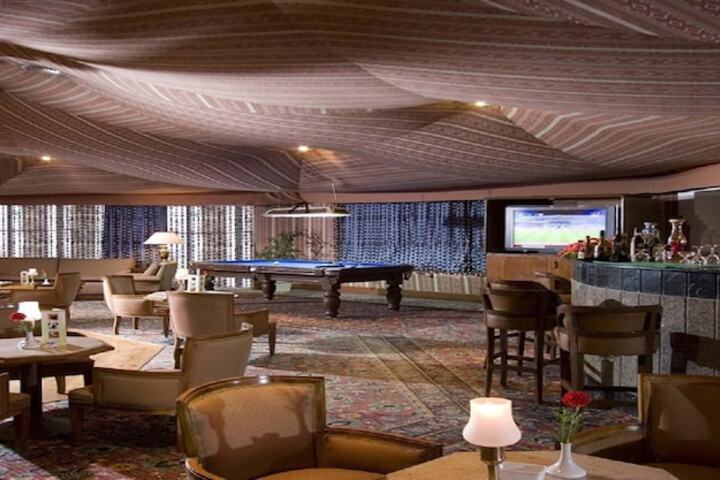 Lounge 74 of 82