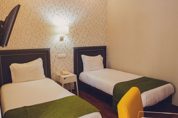 Room 9 of 38