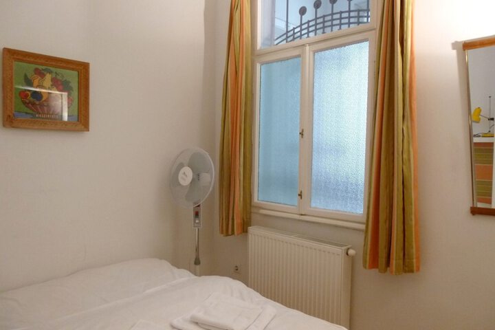 Room 4 of 108