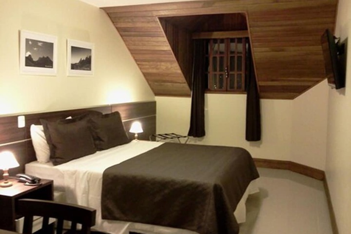 Room 8 of 32