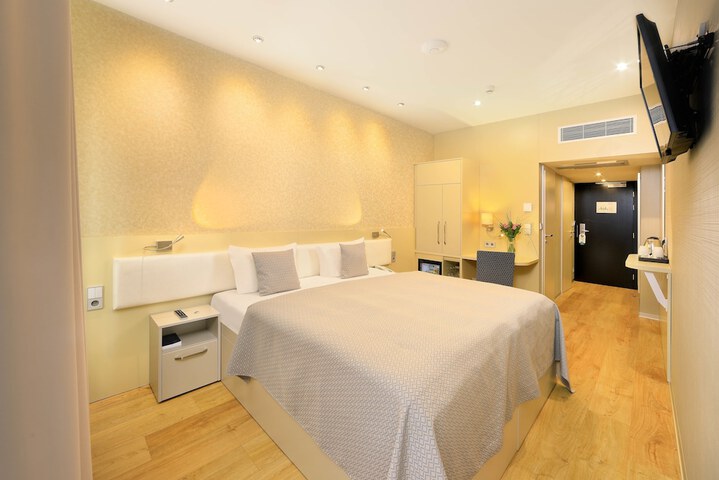 Room 8 of 54