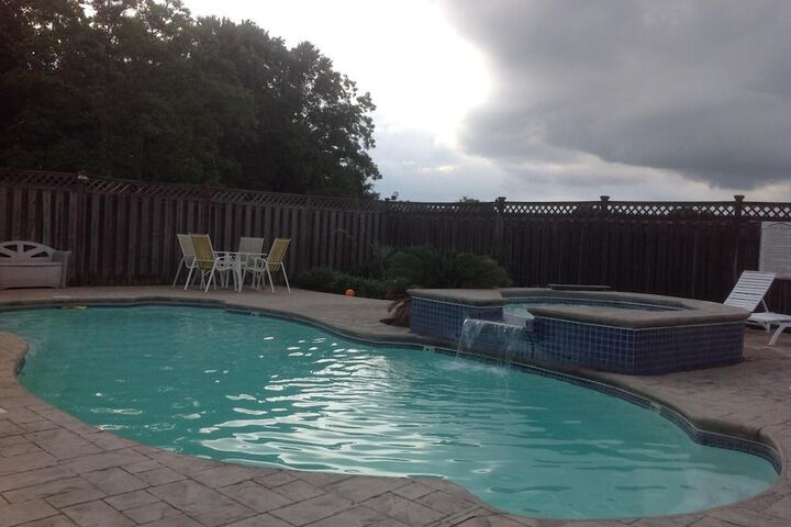Pool 11 of 24