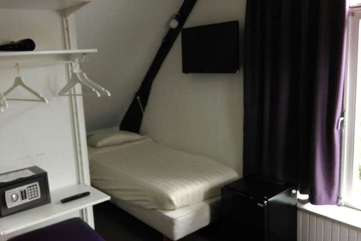 Room 4 of 54
