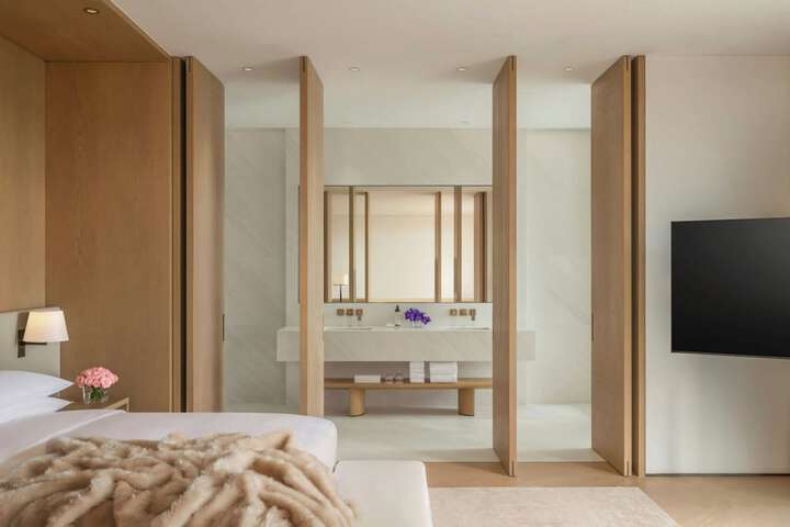 Room 10 of 48