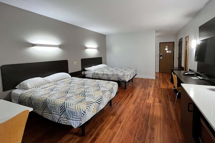 2 Double Beds Refrigerator, Microwave (4 of 8)