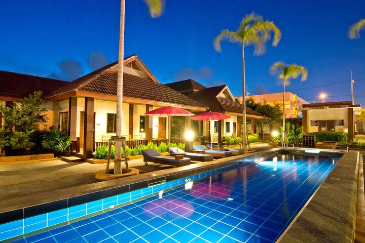 Hotel with Pool