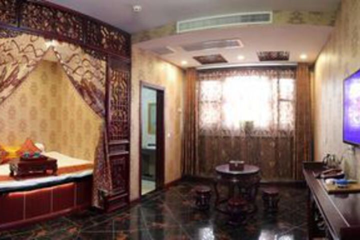 Room 16 of 19