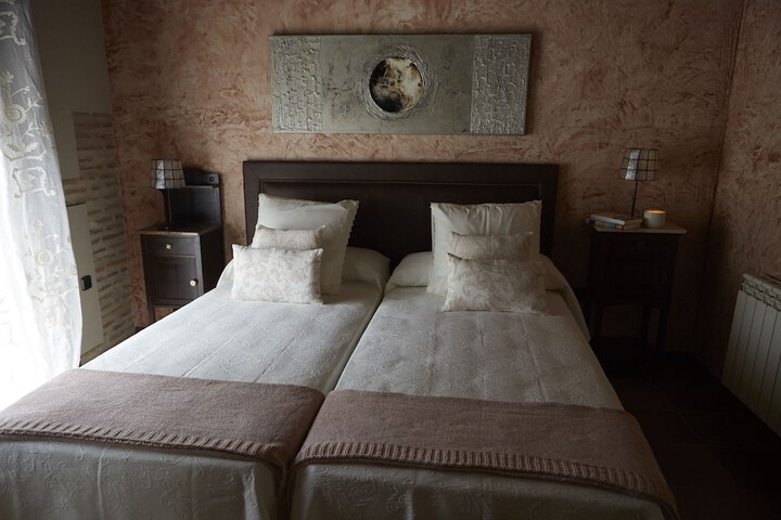 Room 5 of 33
