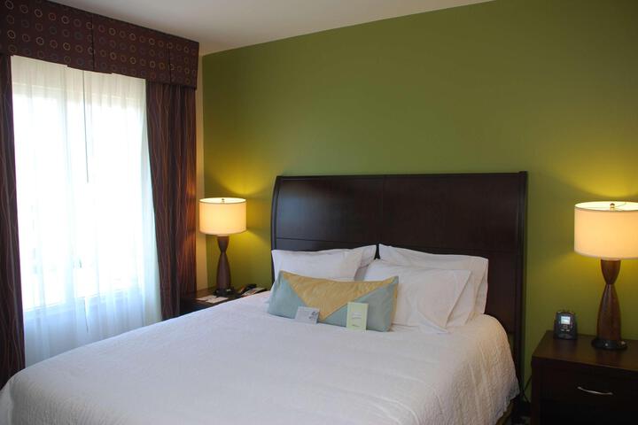 1 King Bed (4 of 12)