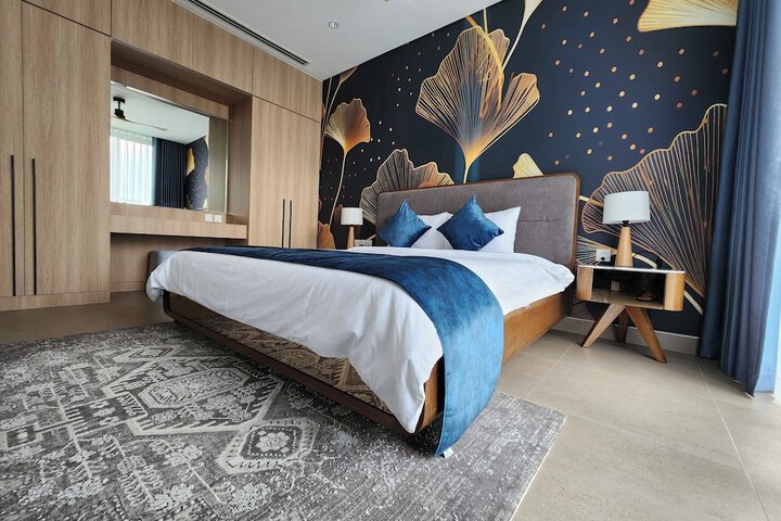 Room 16 of 145