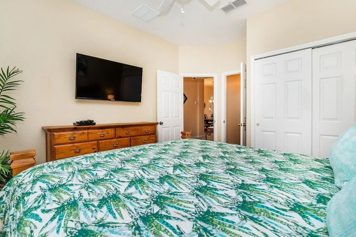 Room 6 of 24