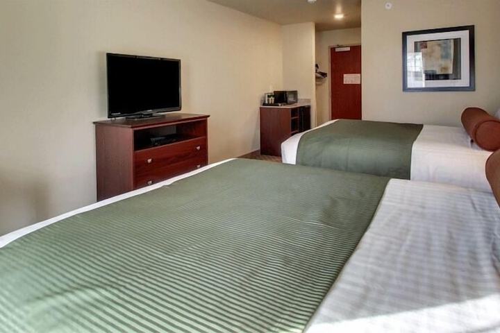 Quadruple Queen Bed (6 of 6)