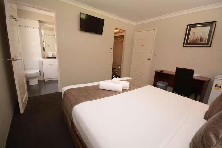 Room 9 of 31