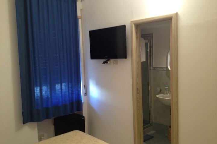 Room 13 of 25