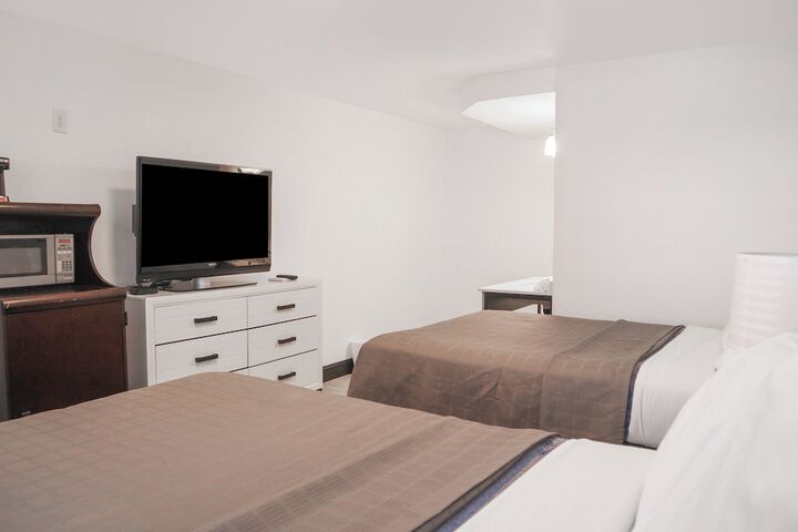 2 Double Beds (3 of 13)