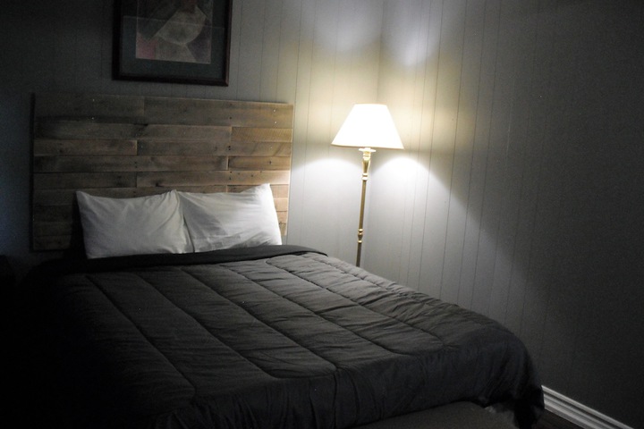 1 Queen Bed (2 of 16)