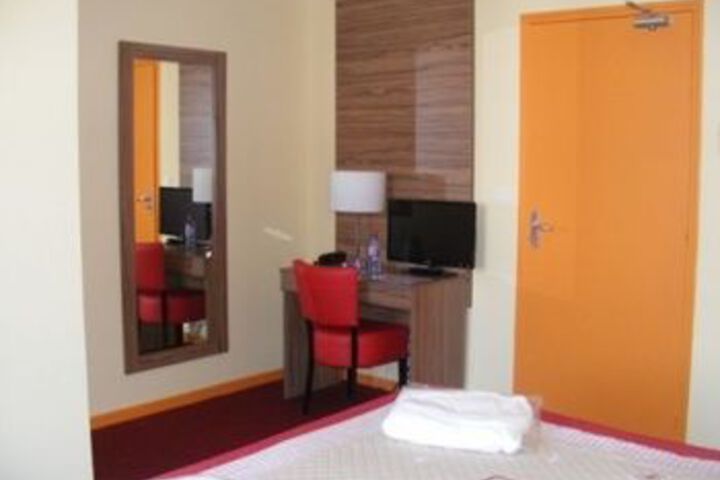 Room 12 of 22