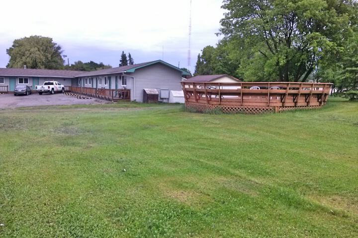 Moosomin Motel