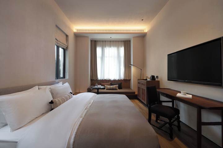Room 72 of 100