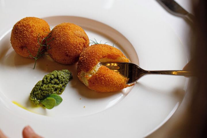 Dining 65 of 78