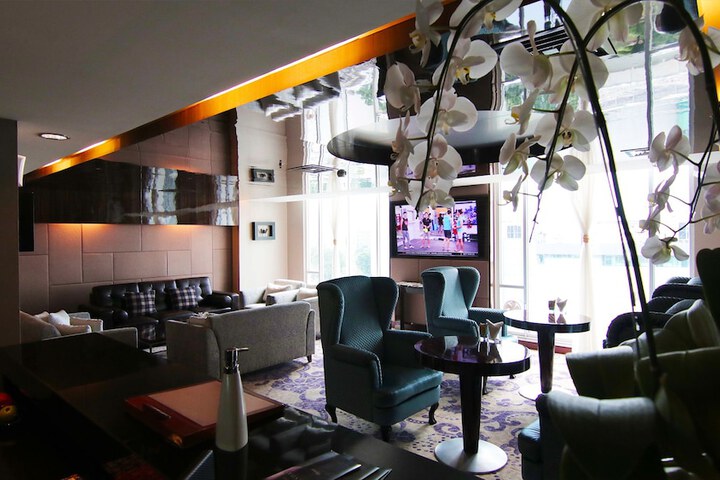 Lounge 79 of 89