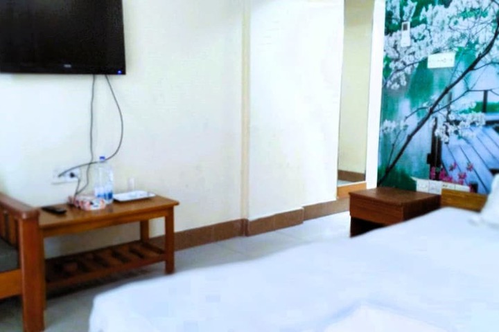 Room 15 of 33