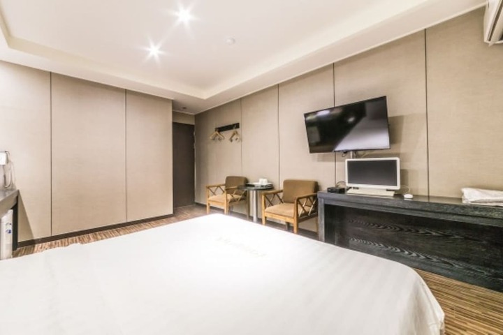 Room 14 of 39
