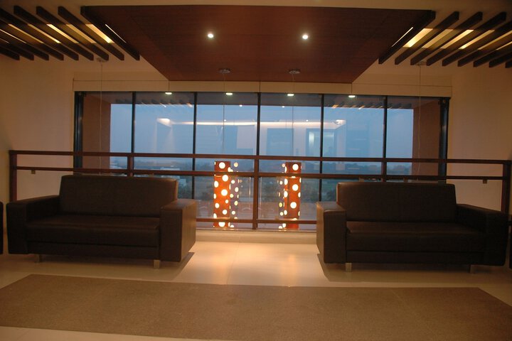 Ballroom/Hall 11 of 14