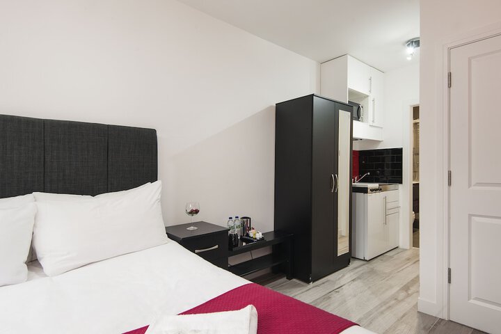 Room 5 of 40