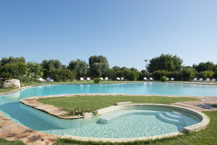 Pool 40 of 75
