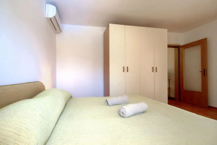 Room 2 of 15